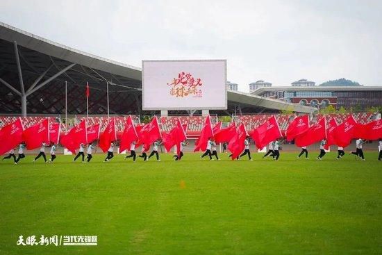 几名工作人员急忙点头说道：顾总您放心，我们一定把蛋糕完好无损的送过去。